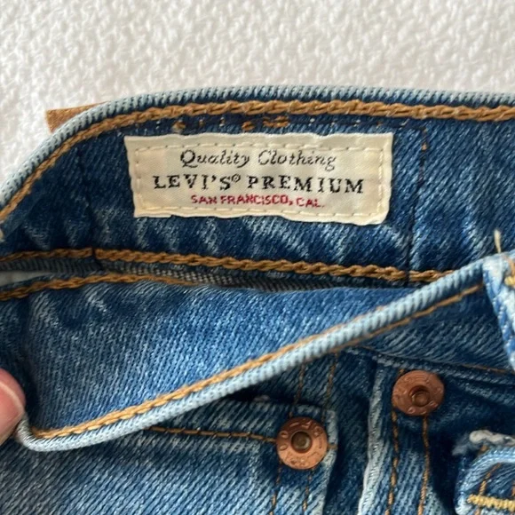 Levi’s Cutoff Ribcage High Rise Jean Shorts Size 31 - Picture 4 of 5